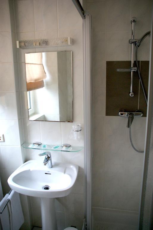 Charly'S Gare Hotel Senningerberg Стая снимка