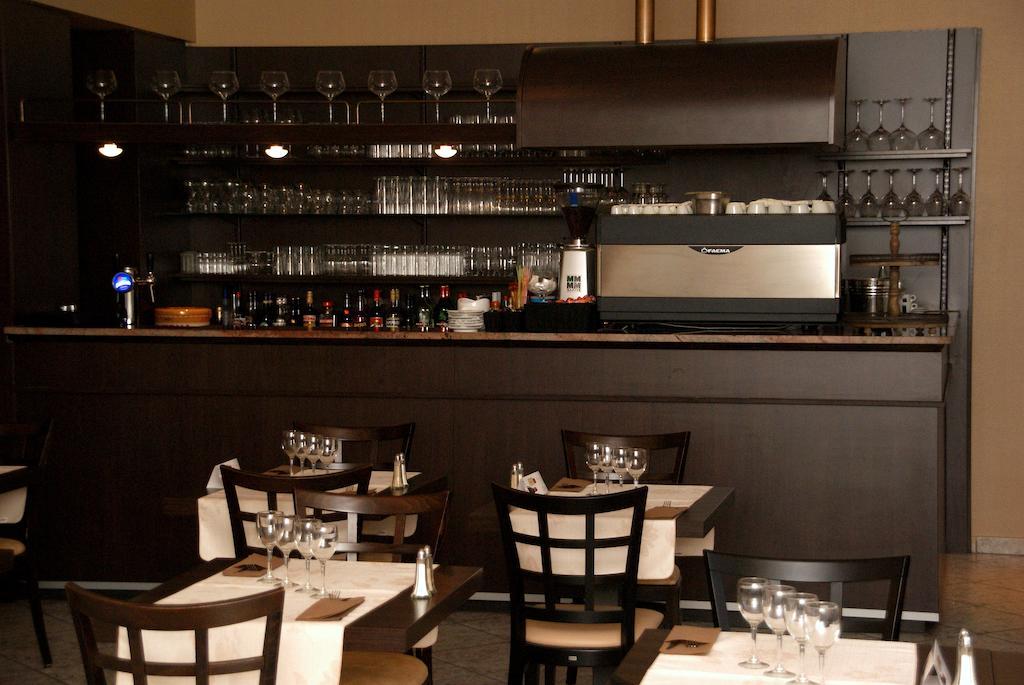 Charly'S Gare Hotel Senningerberg Екстериор снимка
